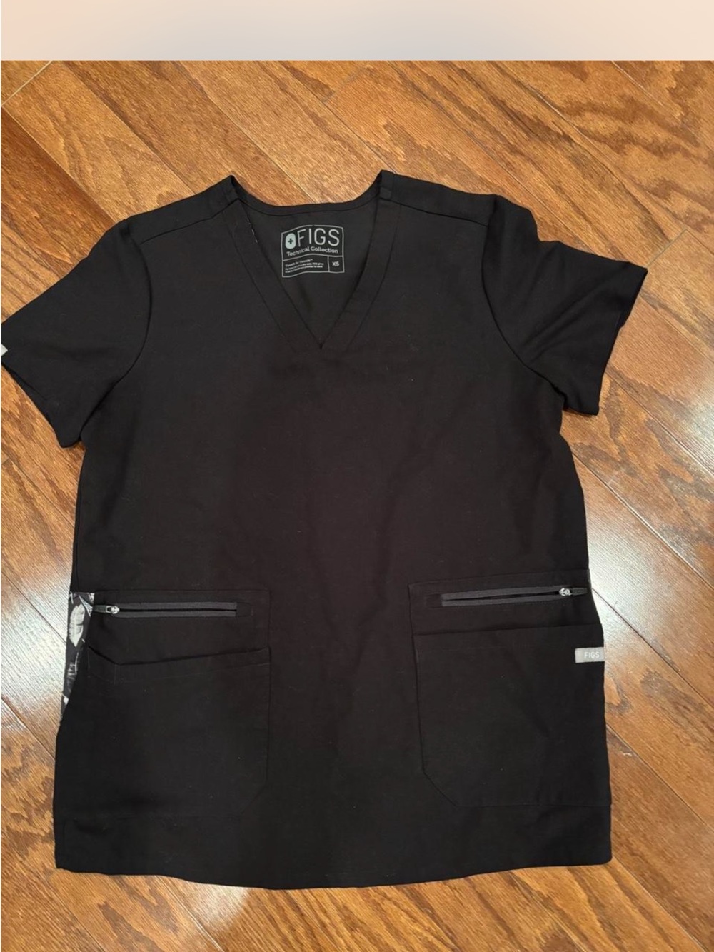 Black FIGS scrub set in XS - Picture 8 of 12